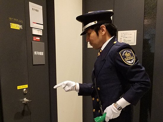 画像:出入口警備