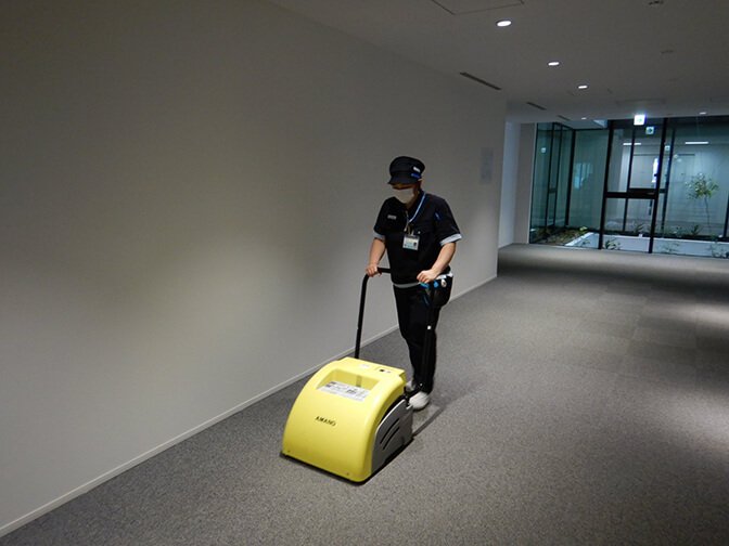 画像:床洗浄